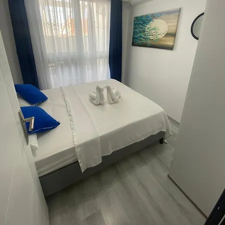 Mavi Restaurant & 3 Apartament *