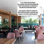Mavi Restaurant & 3 Lägenhet