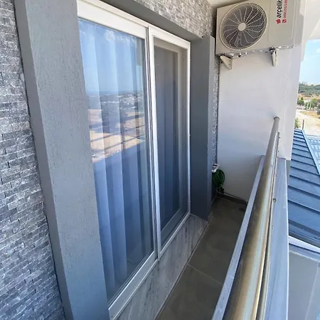 דירה Mavi Restaurant & 3 דידים