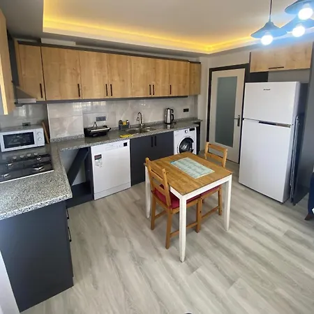 Mavi Restaurant & 3 شقة