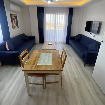 Mavi Restaurant & 3 شقة