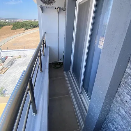 Mavi Restaurant & 3 Lejlighed