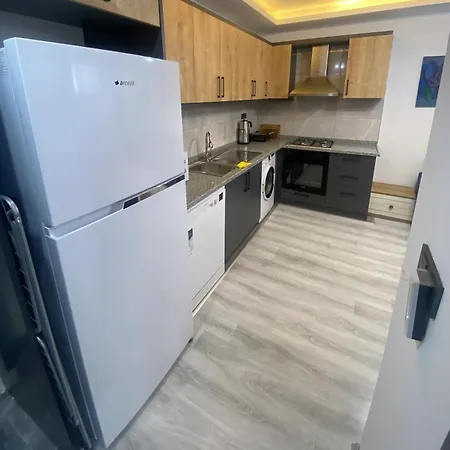Mavi Restaurant & 3 شقة